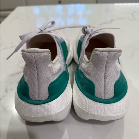 Adidas Ultraboost Light - Size 7 - white w/green - Picture 3 of 5